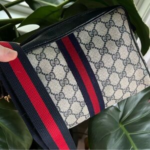 Authentic: Gucci Sherry Line Crossbody/ Shoulder Bag